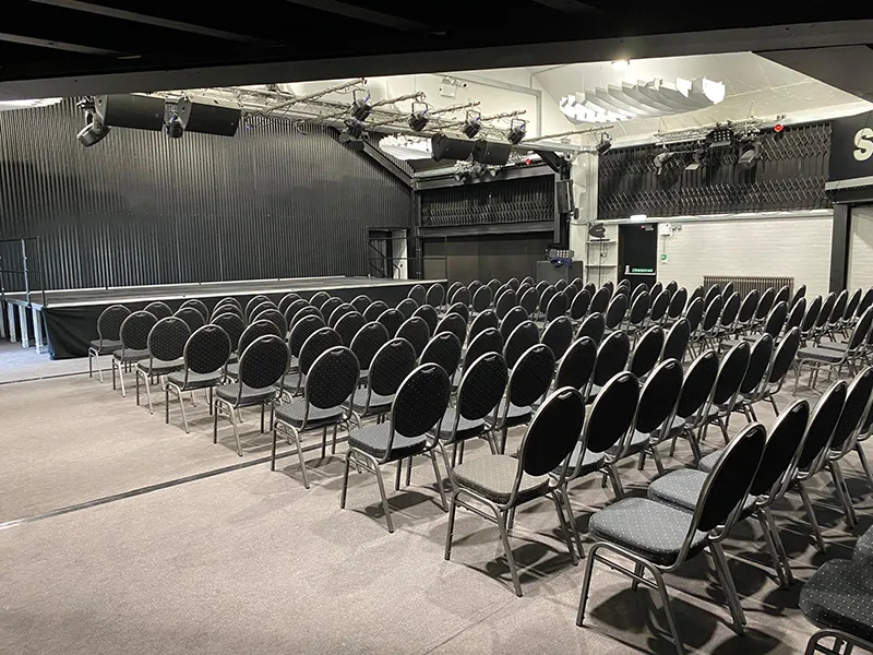 Studio 6 Maidstone - Hall view from front side