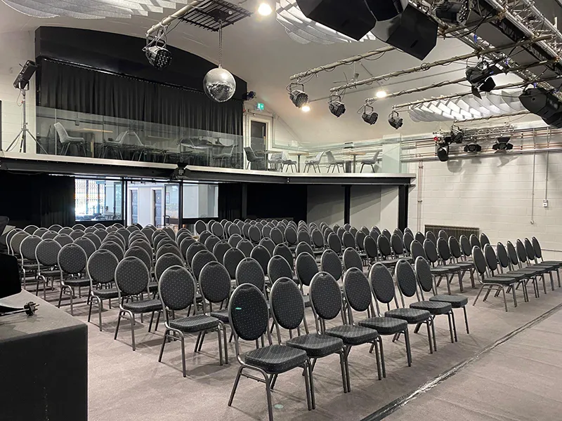 Studio 6 Maidstone - Hall view from rear side